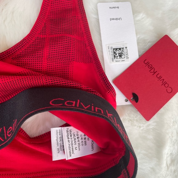 New with tags CALVIN KLEIN Unlined BRALETTE t-back Red w/black design & band Med - Picture 4 of 4